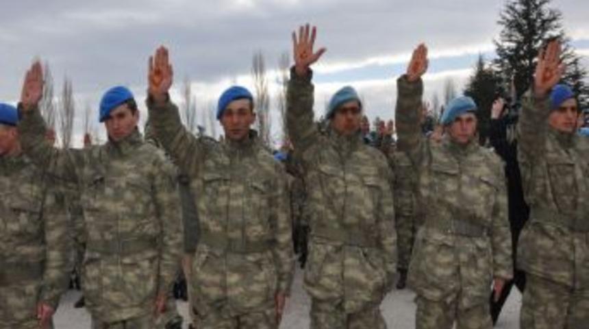 Eğitimlerini tamamlayan askerler, t&ouml;renle yeni birliklerine uğurlandı