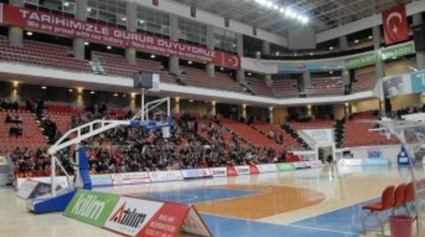 Fransız takımın malzemeleri gelmeyince ma&ccedil; 2 saat ertelendi