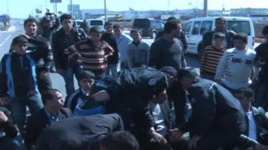 Urfa'da Uluslararası yolu kestiler