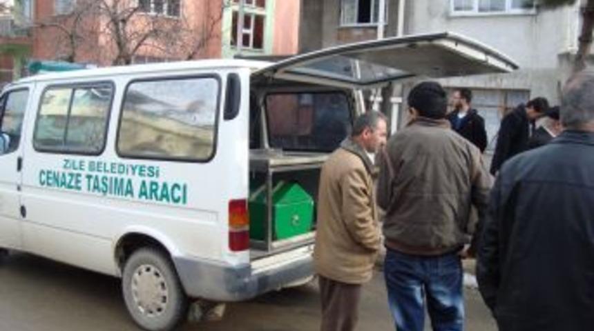 Zile'de 4 kişi soba zehirlenmesinden &ouml;ld&uuml;