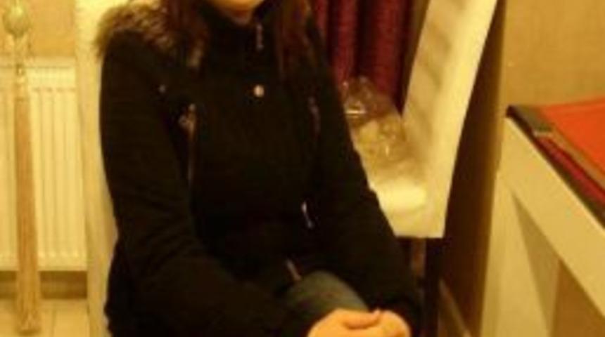 3 g&uuml;nd&uuml;r kayıp olan kızı ve eşini internetten arıyor