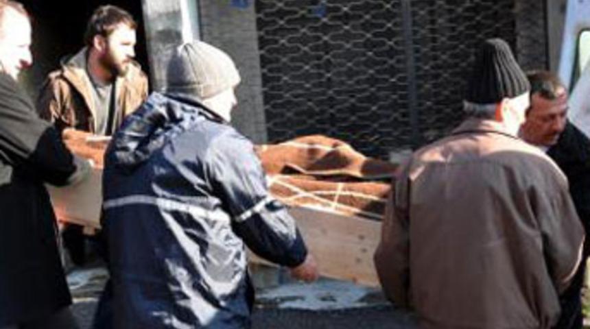 Yaşlı &ccedil;iftin sır &ouml;l&uuml;m&uuml;!