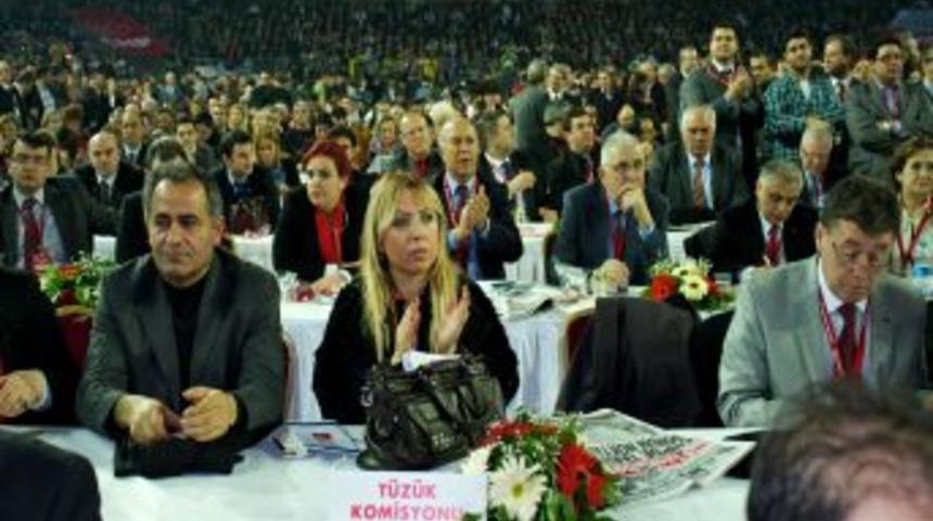 CHP'de t&uuml;z&uuml;k değişikliğinin oylamasına ge&ccedil;ildi