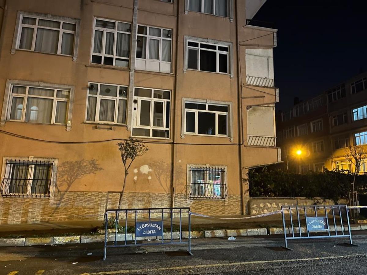 Eyüpsultan’da 5 katlı riskli bina tahliye edilerek mühürlendi 1