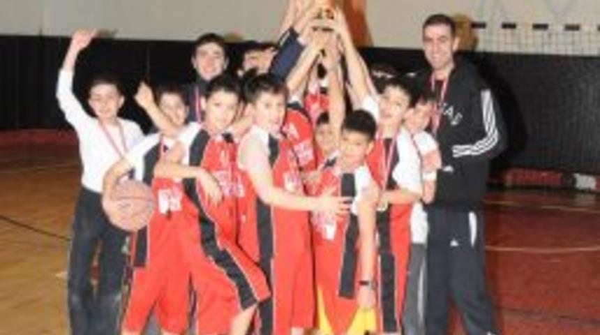 K&uuml;&ccedil;&uuml;kler Basketbol Turnuvasında Birinci Oldular