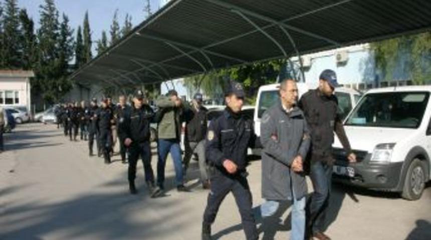 Adana'daki b&uuml;y&uuml;kşehir operasyonunda 18 kişi adliyeye sevk edildi