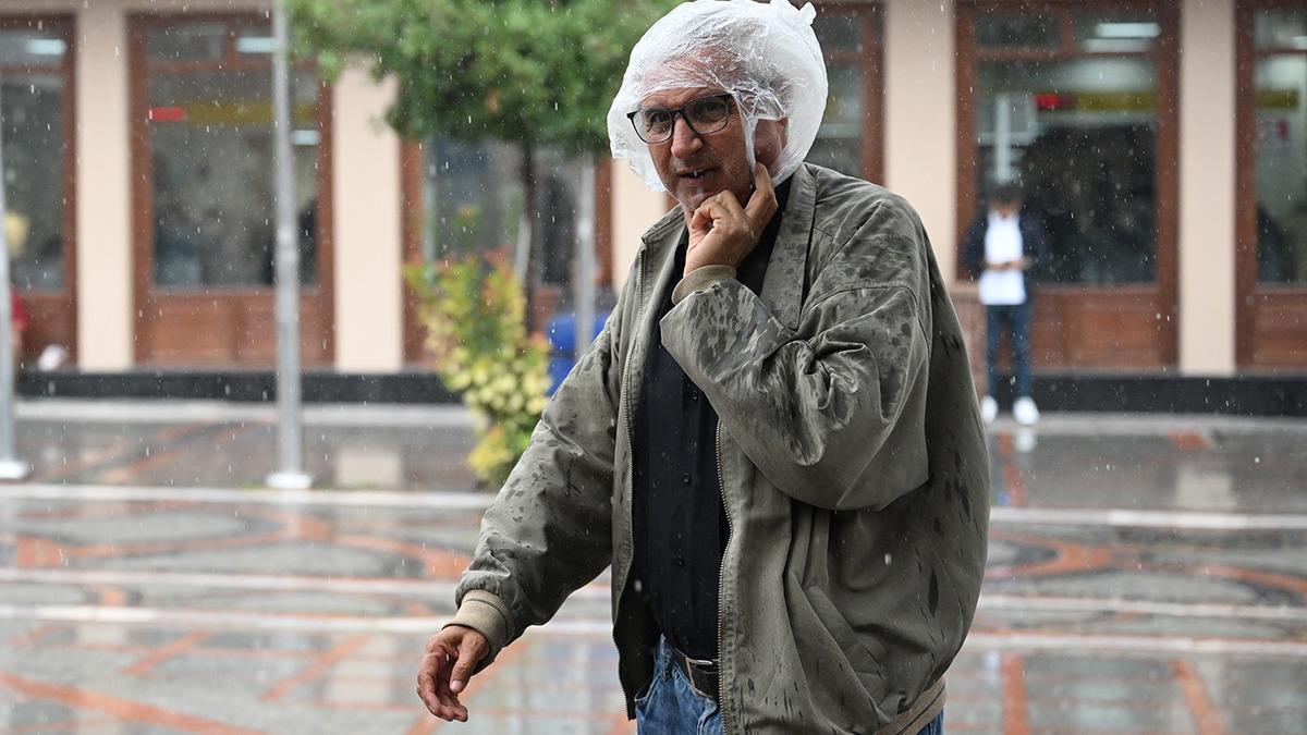 İstanbul a sağanak geri d&ouml;n&uuml;yor! Saatler i&ccedil;inde başlayacak 1
