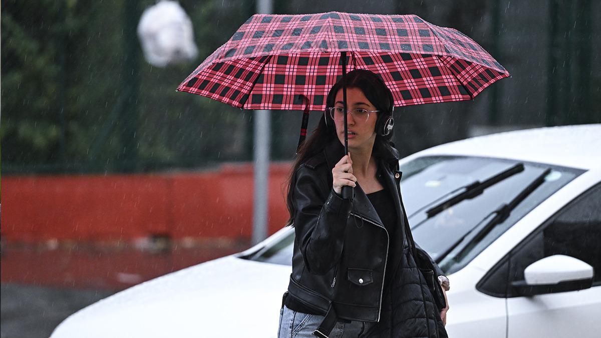 İstanbul a sağanak geri d&ouml;n&uuml;yor! Saatler i&ccedil;inde başlayacak 3