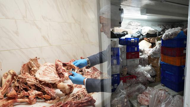 15 ton bozulmuş et piyasaya sürülmeden yakalandı! 'Sabun' savunması pes dedirtti