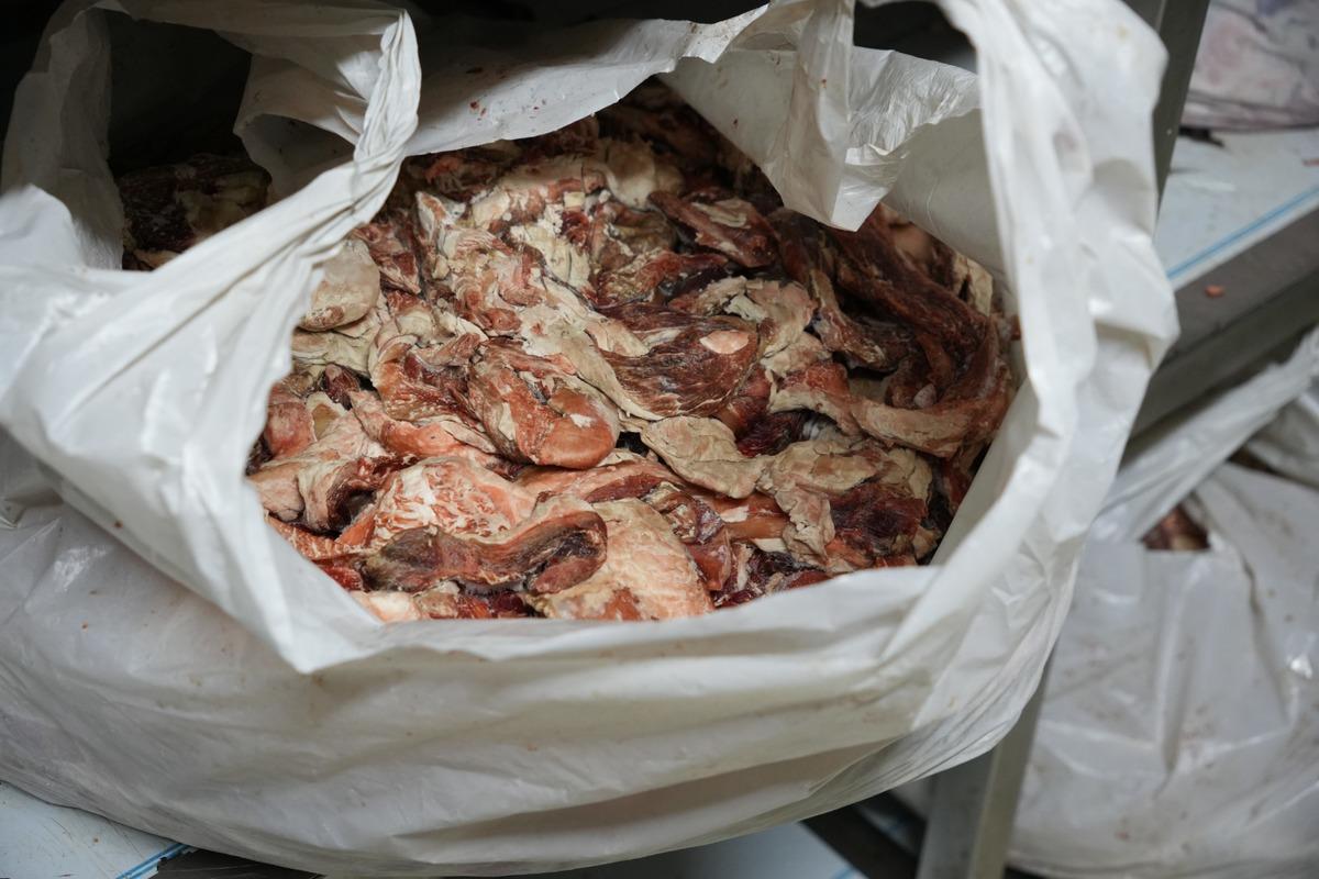 15 ton bozulmuş et piyasaya s&uuml;r&uuml;lmeden yakalandı!  Sabun  savunması pes dedirtti 1