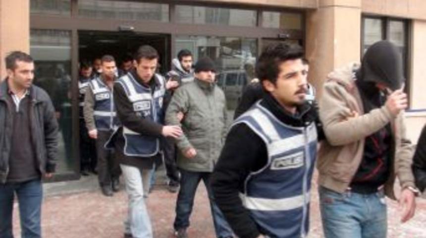 Narkotik polisinden esnaflara uyuşturucu operasyonu