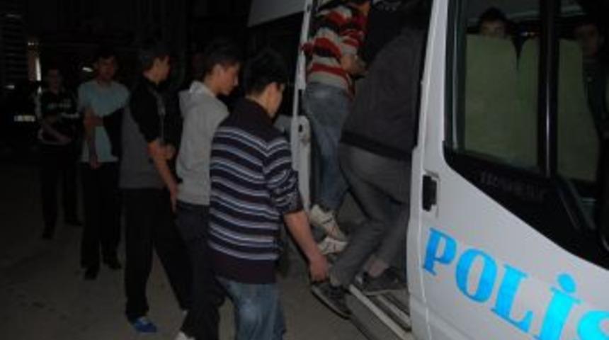 27 öğrenci lahmacundan zehirlendi