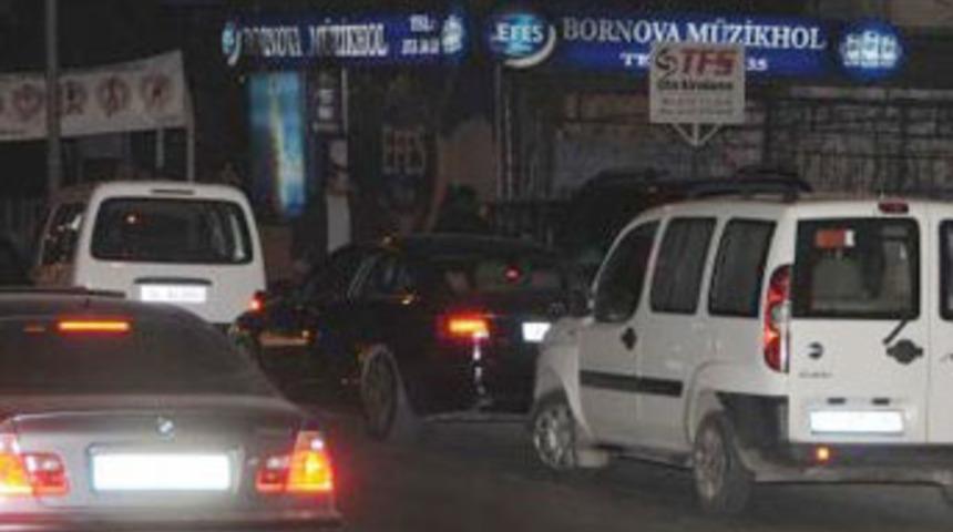 Müzikholde kanlı gece