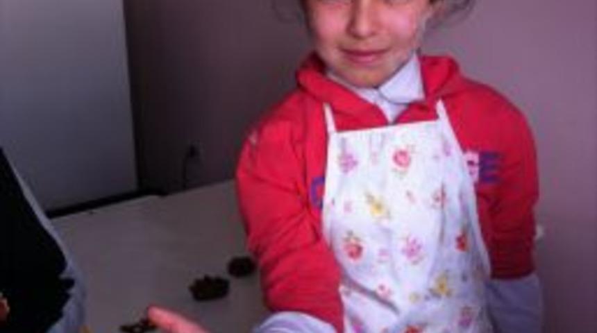 Minikler, ustalardan kurabiye yapmayı öğrendi