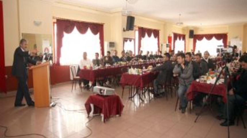 Başkan Tuna, berberlere projelerini anlattı