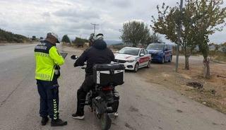 Kurallara uymayan iki s&uuml;r&uuml;c&uuml;ye ceza