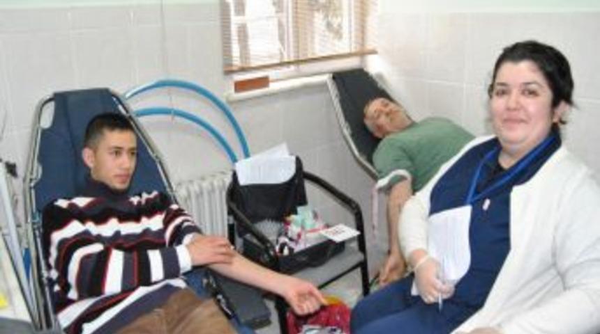 Edremit İl&ccedil;e Tarım M&uuml;d&uuml;rl&uuml;ğ&uuml; kan bağışı kampanyası d&uuml;zenledi