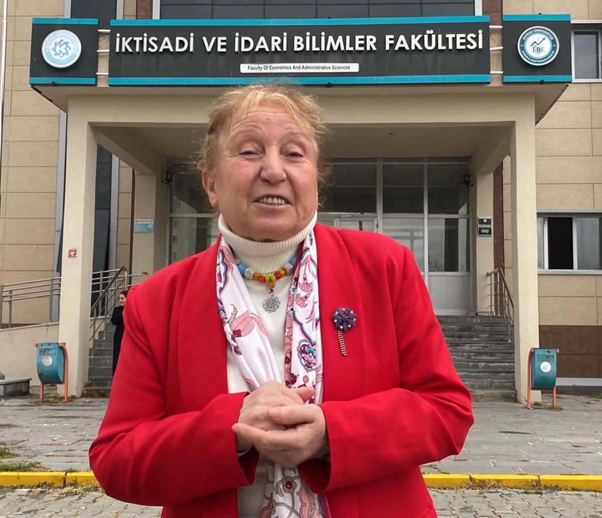 2 çocuk, 3 torun sahibi! 69 yaşında üniversiteyi bitirdi, 71 yaşında yüksek lisansa başladı 2