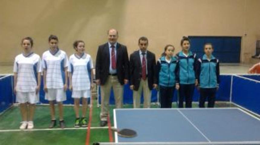 Masa tenisinde Gaziantep'in şampiyonu Mahmut D&uuml;ş&uuml;n Kız Lisesi oldu