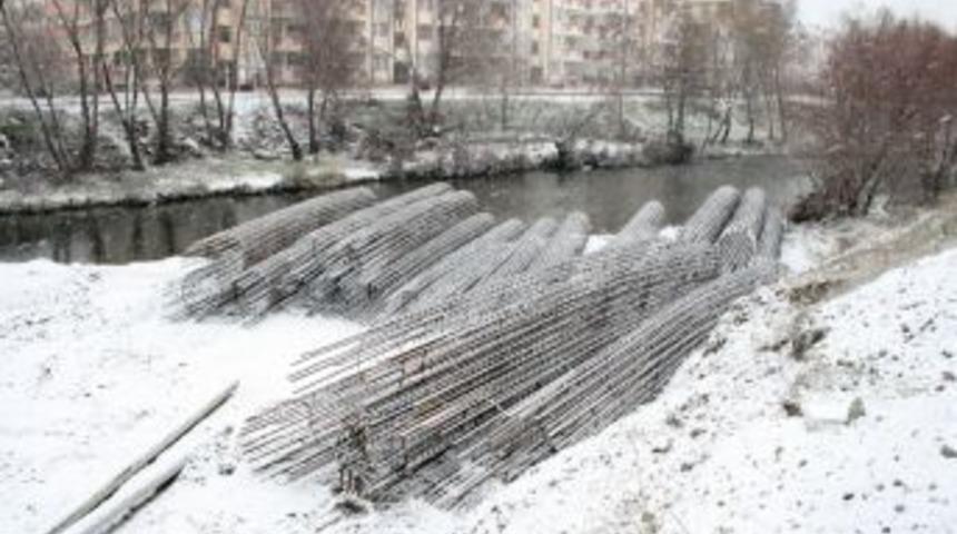 Zeytinli beldesinde ikinci k&ouml;pr&uuml; &ccedil;alışmaları devam ediyor