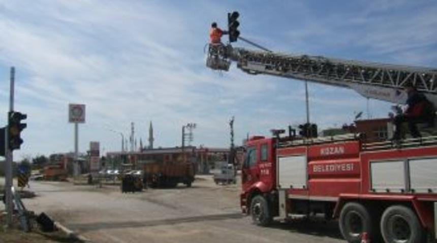 Kozan'da sinyalizasyon &ccedil;alışmaları devam ediyor