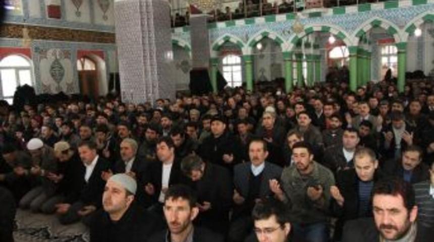 Deprem ve Uludere'de hayatını kaybedenler i&ccedil;in 333 hatim okundu