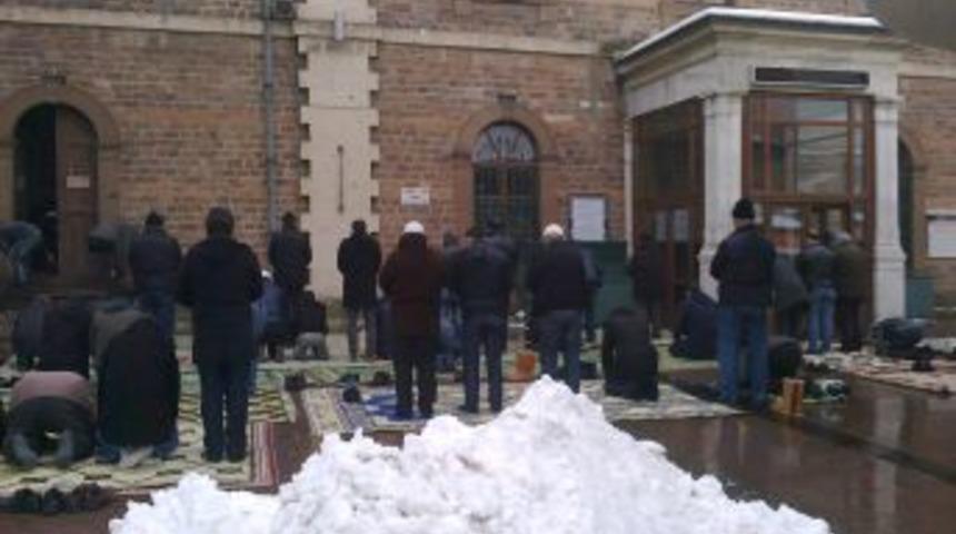 Balıkesir'de Mevlid Kandili dolayısıyla camiler doldu taştı