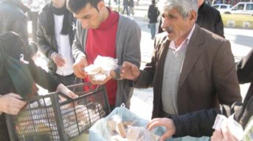 Vatandaşlara mevlit paketi dağıtıldı