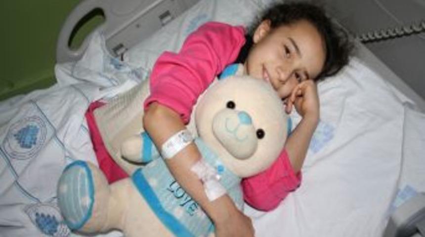 Hayatını zorlaştıran kamburdan ameliyatla kurtuldu