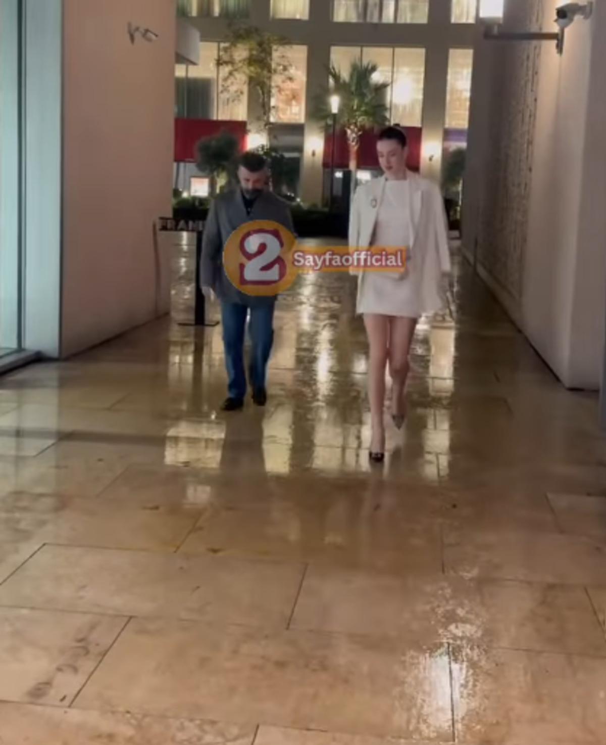 Yeni evli çift Itır Esen ve Engin Aykanat davette! Fena dile düştüler 3