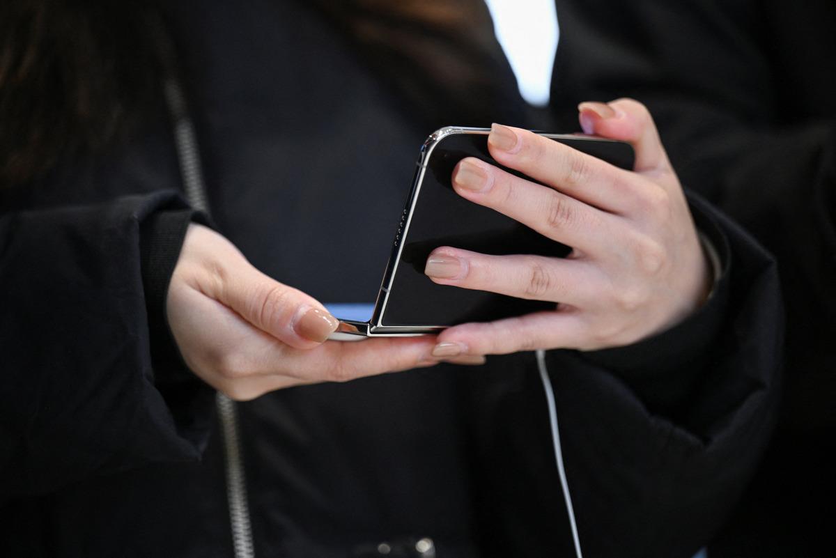 Dünyadan "iPhone Duo" manzaraları! Türkiye fiyatı 230 bin TL den başlıyor 8