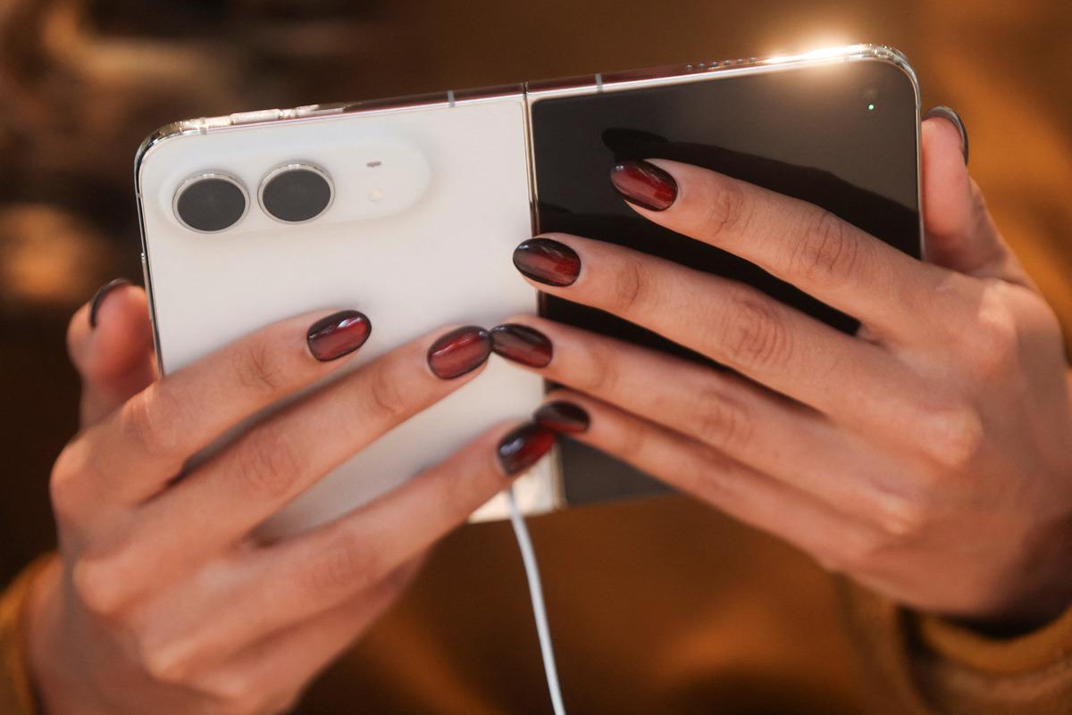 Dünyadan "iPhone Duo" manzaraları! Türkiye fiyatı 230 bin TL den başlıyor 14