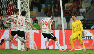 40 yaşında bunu da yaptı! Muslera'dan tarihi performans: Takımı finale b&ouml;yle taşıdı
