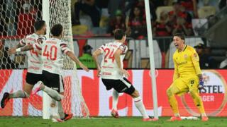 40 yaşında bunu da yaptı! Muslera'dan tarihi performans: Takımı finale böyle taşıdı