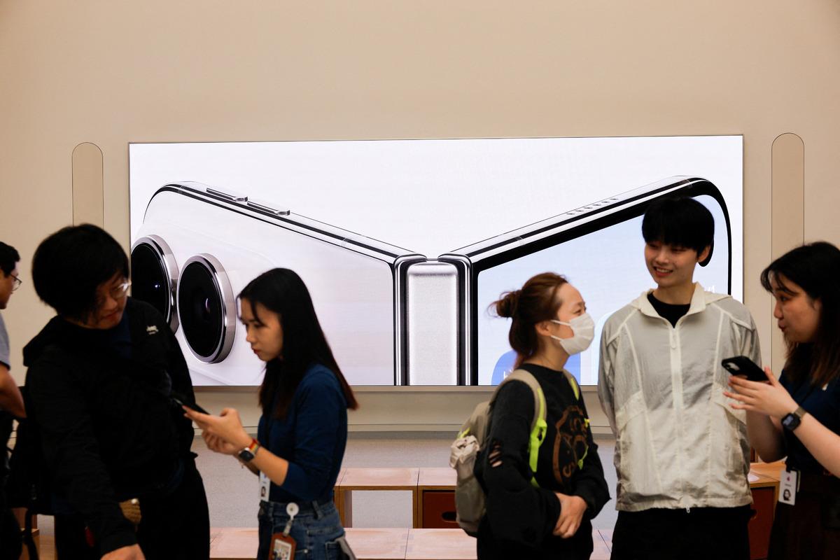 Dünyadan "iPhone Duo" manzaraları! Türkiye fiyatı 230 bin TL den başlıyor 17