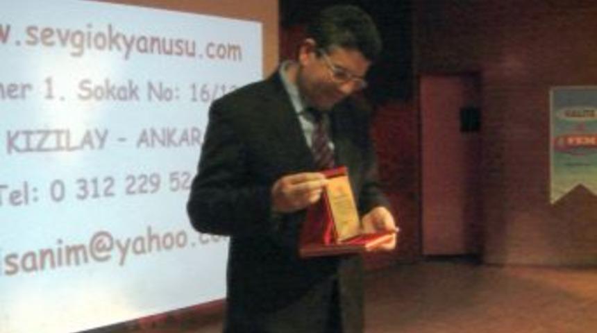 "&Ccedil;ocuk k&uuml;&ccedil;&uuml;kken &ouml;ğrendiği bilgilerle kişiliğini şekillendirir"