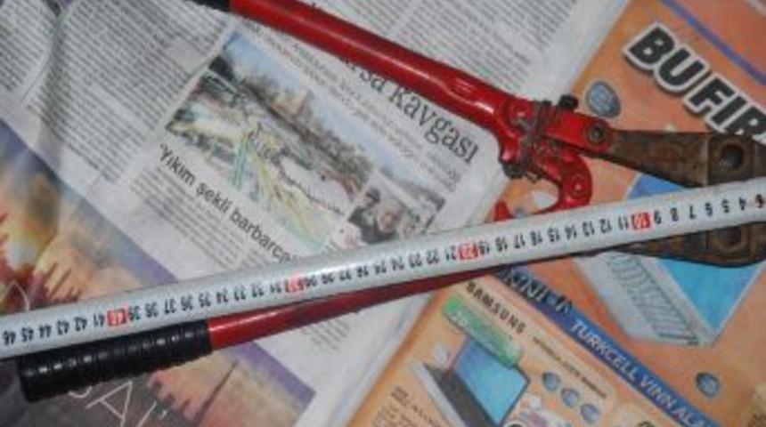 Telekom'un 445 metre kablosunu &ccedil;aldıkları iddiasıyla yakalandılar