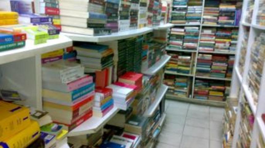 İzmir'de korsan kitap operasyonu