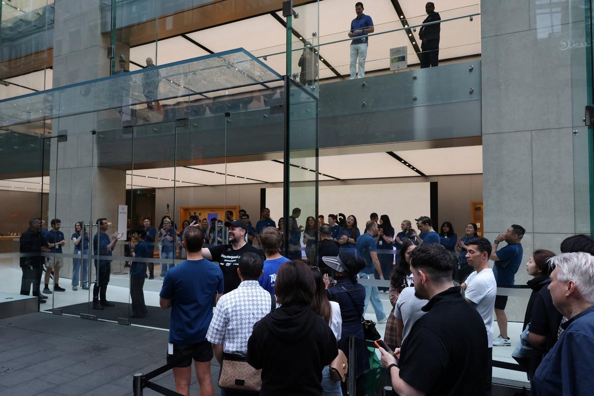 Dünyadan "iPhone Duo" manzaraları! Türkiye fiyatı 230 bin TL den başlıyor 35