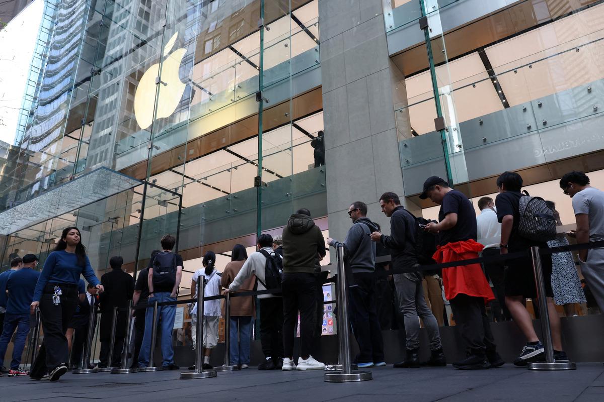 Dünyadan "iPhone Duo" manzaraları! Türkiye fiyatı 230 bin TL den başlıyor 37