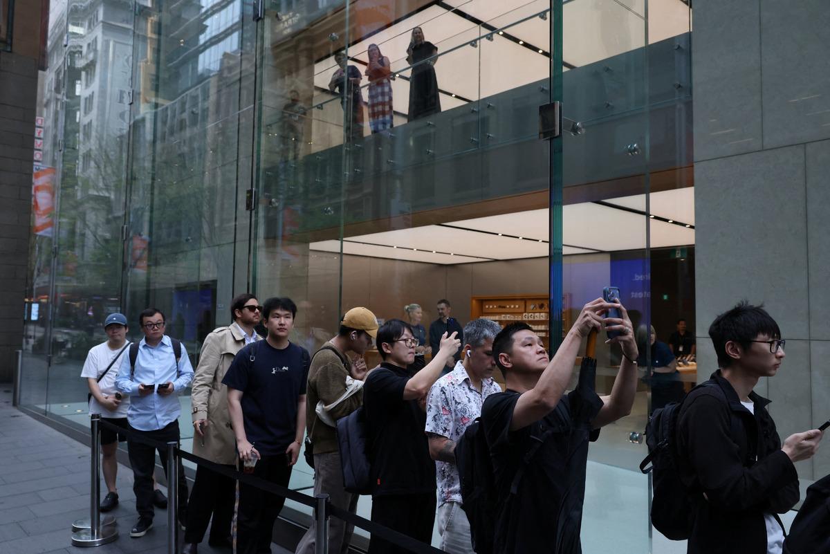Dünyadan "iPhone Duo" manzaraları! Türkiye fiyatı 230 bin TL den başlıyor 39