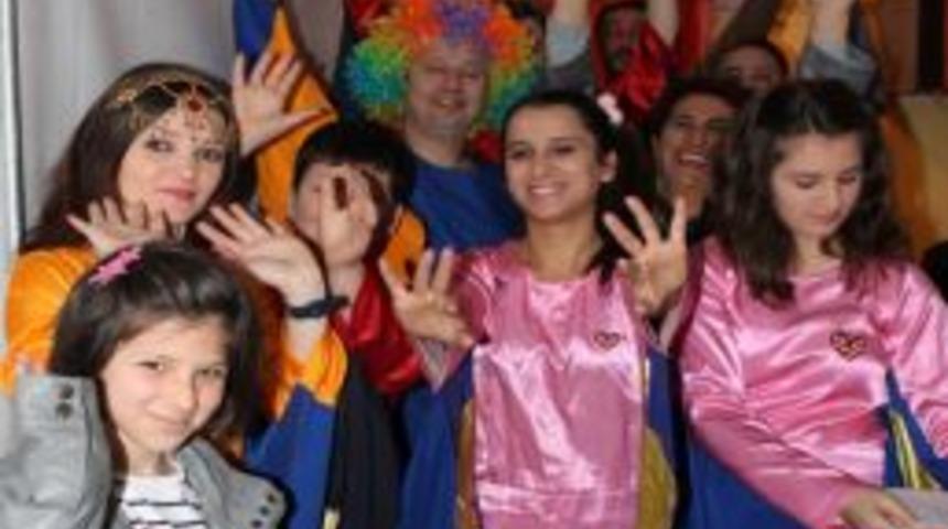 K&ouml;ylerde tiyatro coşkusu