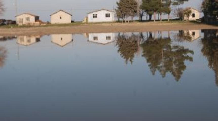 Hatay'da meralar su altında kaldı