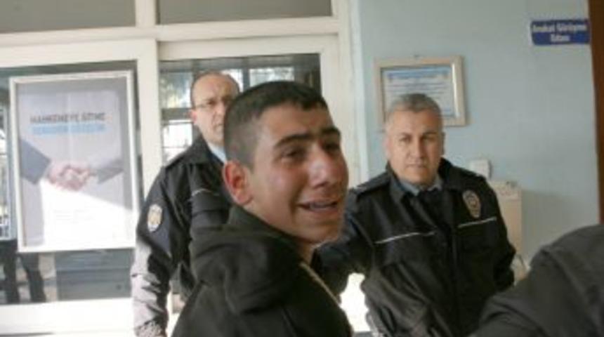 Kapka&ccedil; zanlısı &ccedil;ocuk yakalanınca g&ouml;zyaşlarına boğuldu