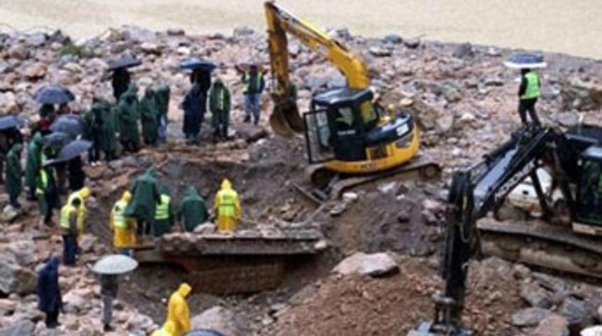 Toplu iğne arar gibi!