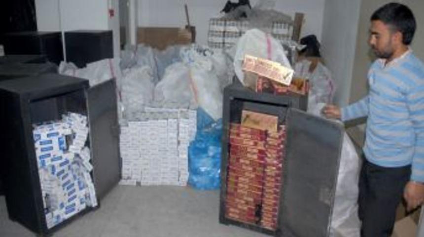 &Ccedil;elik kasalardan 20 bin paket ka&ccedil;ak sigara &ccedil;ıktı