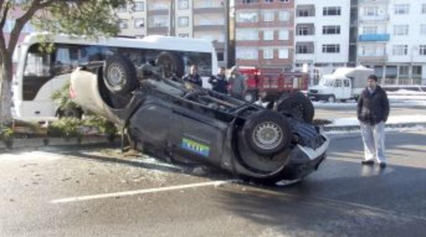 Ara&ccedil; buzlanan yolda takla attı