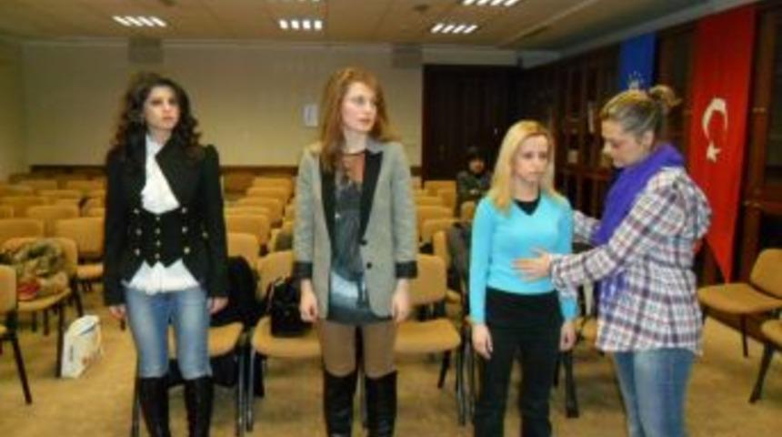 Ulvi Alacakaptan&rsquo;dan oyunculuk dersleri