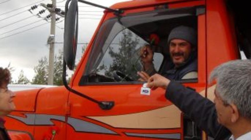 Burdur Defterdarlığı'dan s&uuml;r&uuml;c&uuml;lere karanfil ve ceviz ezmesi