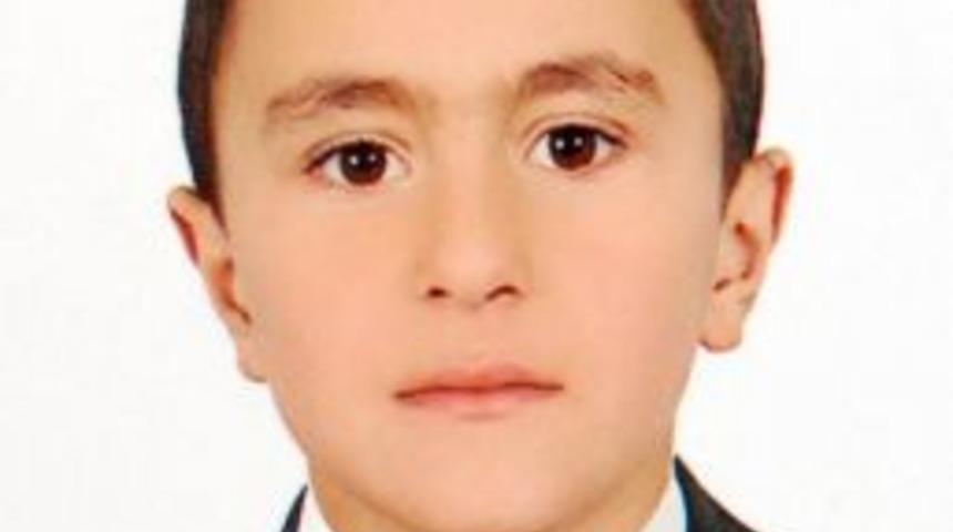 Kaybolan &ccedil;ocuk evin bacasına sıkışmış olarak bulundu